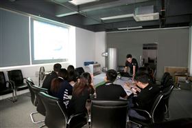 強(qiáng)化服務(wù)意識，提升商務(wù)能力11